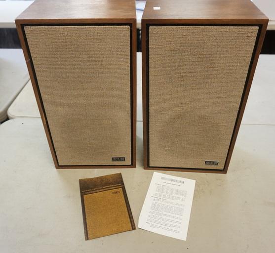 PR OF KLH BOOKSHELF SPEAKERS MODEL 32 (1 of 1)