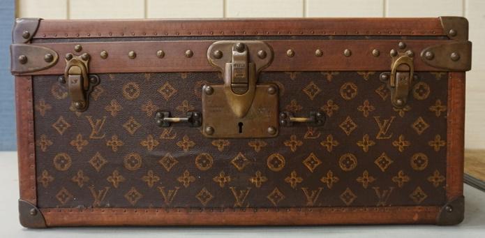 VINTAGE LOUIS VITTON SUITCASE (1 of 6)