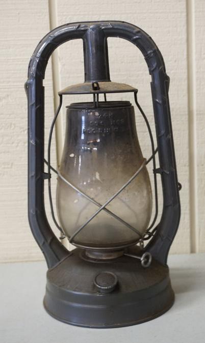 DIETZ BARN LANTERN (1 of 3)