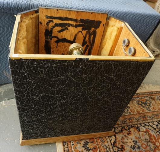 UNIVERSITY 3 WAY SPEAKER: UNIVERSITY 3 WAY SPEAKER W/CROSS OVER, CABINET TOP MISSING