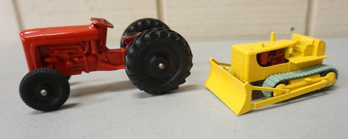 2 PC TOY LOT (1 of 3)
