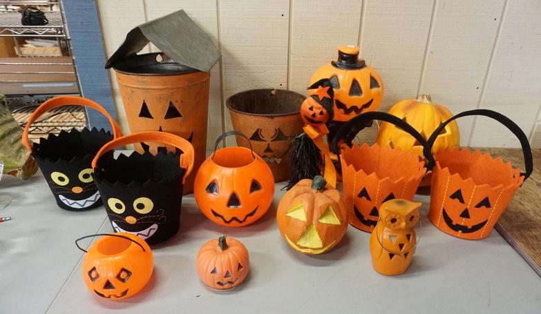 LOT OF VINTAGE HALLOWEEN (1 of 1)