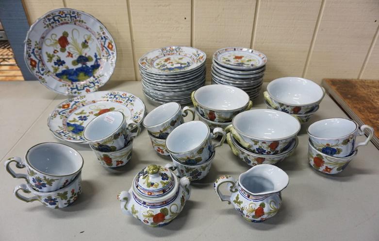 LOT OF ITALIAN DINNERWARE: LOT OF APPROXIMATELY 44 PIECES OF ITALIAN DINNERWARE