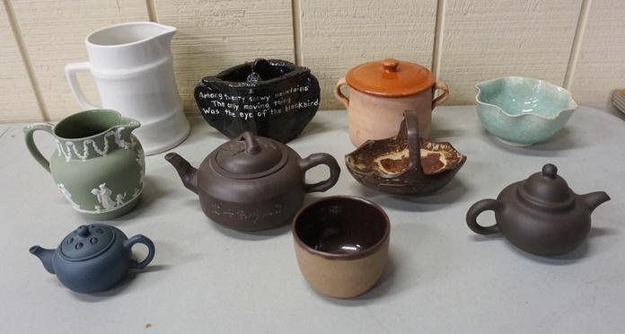 TABLE LOT OF ASIAN & POTTERY (1 of 2)