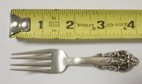 WALLACE GRAND BAROQUE CHILDS FORK: WALLACE GRAND BAROQUE CHILDS FORK, 4 IN LONG, 0.72 TROY OZ