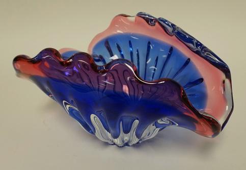 LARGE CRANBERRY TO BLUE BLOWN GLASS BOWL (1 of 3)