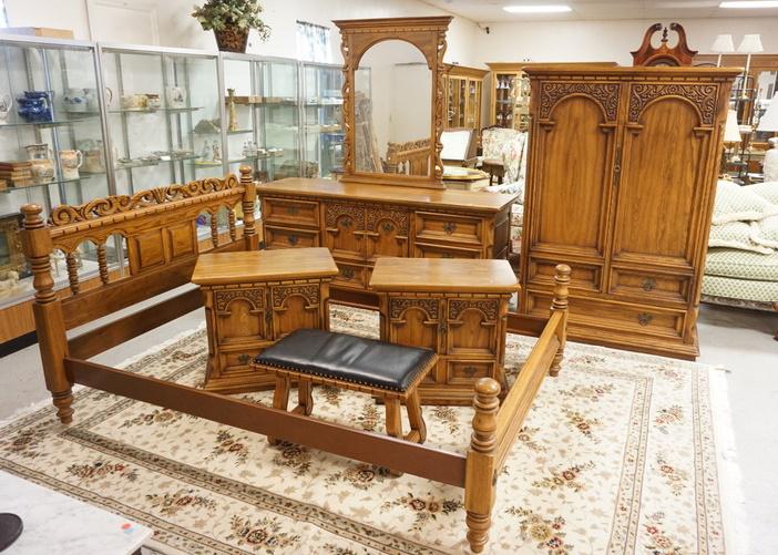 FLINT & HORNER 7 PC OAK BEDROOM (1 of 11)