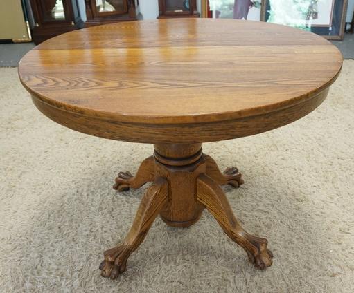 CLAW FOOT ROUND OAK TABLE (1 of 2)
