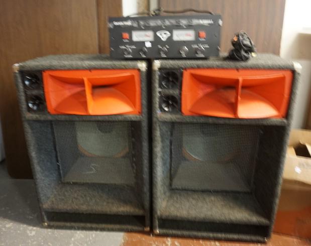 CERWIN-VEGA STEREO POWER AMP W/2 CERWIN-VEGA SPEAKERS: CERWIN-VEGA STEREO POWER AMP A-3000I W/2 CERWIN-VEGA V-35 SPEAKERS, FUSE CAPS DO NOT ENGAGE, ESTATE ITEMS SOLD AS IS, ALL VINTAGE ELECTRONICS SHOULD BE LOOKED AT BY A QUALIFIED SERVICE PERSONEL BEFORE