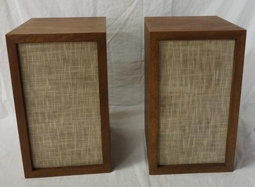 KLH MODEL 15 BOOKSHELF STEREO SPEAKERS: KLH MODEL 15 BOOKSHELF STEREO SPEAKERS