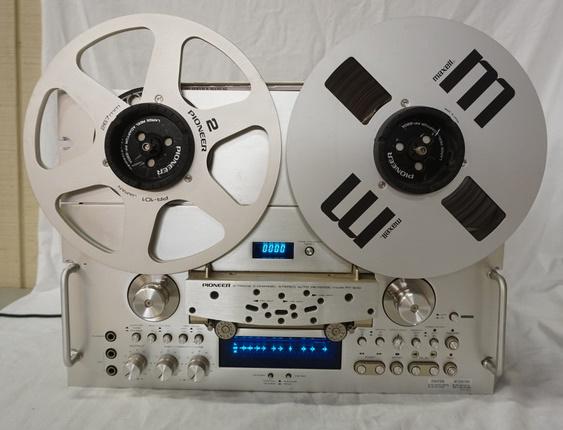 PIONEER REEL TO REEL DECK MODEL RT-909: PIONEER REEL TO REEL DECK MODEL RT-909 W/MANUALS, POWERS UP, NO FURTHER TESTING DONE, ESTATE ITEMS SOLD AS IS, ALL VINTAGE ELECTRONICS SHOULD BE LOOKED AT BY A QUALIFIED SERVICE PERSONEL BEFORE USE