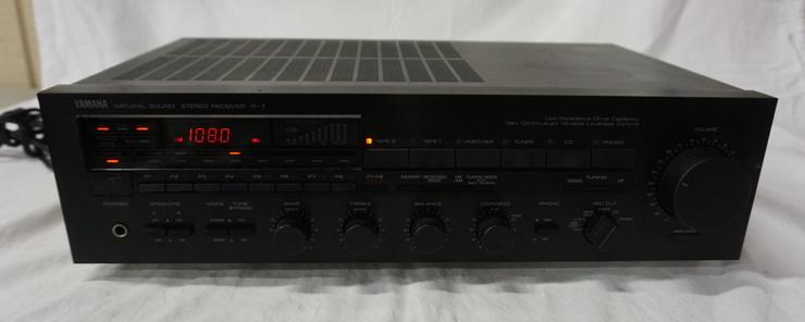 YAMAHA R7 RECEIVER: YAMAHA R7 RECEIVER, POWERS UP, NO FURTHER TESTING DONE, ESTATE ITEMS SOLD AS IS, ALL VINTAGE ELECTRONICS SHOULD BE LOOKED AT BY A QUALIFIED SERVICE PERSONEL BEFORE USE