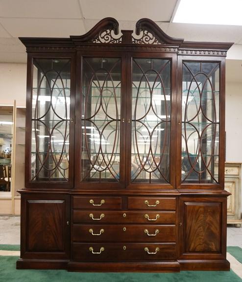 THOMASVILLE INTERIOR LIT BREAKFRONT: THOMASVILLE INTERIOR LIT BREAKFRONT CHINA CABINET W/ARCHED FRETWORK CUT OUT TOP, 78 IN WIDE X 16 IN DEEP X 91 IN HIGH