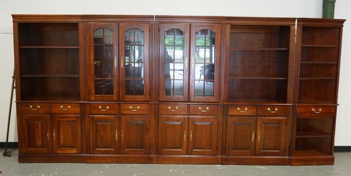 PENNSYLVANIA HOUSE WALL UNIT: PENNSYLVANIA HOUSE WALL UNIT, 5 SECTIONS, ONE IS A CORNER SECTION, 78 1/2 IN HIGH