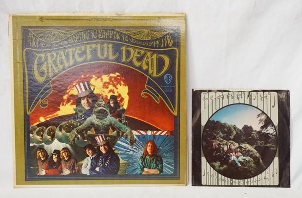 THE GRATEFUL DEAD LOT OF 1 ALBUM & 1 45: THE GRATEFUL DEAD SELF TITLED ALBUM WARNER BROTHERS RECORDS STEREO WS 1689 & 45 WITH PICTURE SLEEVE (PROMO, BUT NOT FOR SALE PROMO TEXT IS CROSSED OUT ON THE LABEL, SEE PHOTOS)