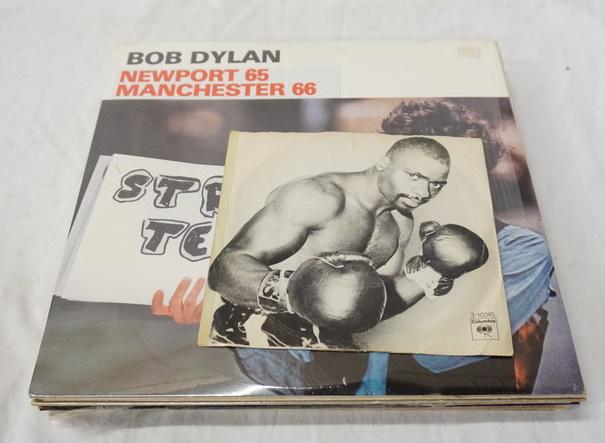 LOT OF 10 BOB DYLAN ALBUMS PLUS 1 45: LOT OF TEN BOB DYLAN ALBUMS PLUS ONE 45. ALBUMS ARE; BLOOD ON THE TRACKS, BROADSIDE BALLADS VOL. 1, BOB DYLAN JOHN WESLEY HARDING, PLANET WAVES, NEWPORT 65 MANCHESTER 66 (DOUBLE LP) SELF PORTRAIT DOUB
