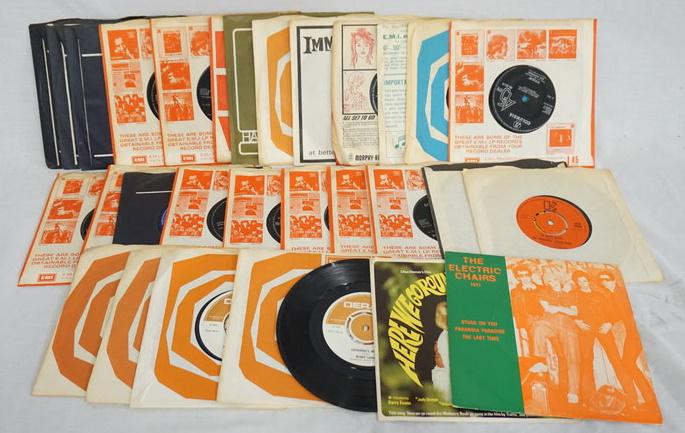 LOT OF 30 BRITISH IMPORT 45S: LOT OF 30 BRITISH IMPORT 45S INCLUDING; DENNY LANE, THE ELECTRIC CHAIRS, THE MULLBERRY BUSH, DON PARTRIDGE, SANDY BROWN, GERRY & THE PACEMAKERS, PETER & GORDON, THE NICE, TEN YEARS AFTER, THE EDGAR BR