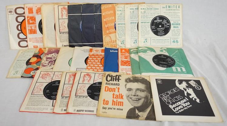 LOT OF 25 BRITISH IMPORT 45S: LOT OF 25 BRITISH IMPORT 45S INCLUDING; PETER & GORDON, CALL UP THE GROUPS, GERRY & THE PACEMAKERS, WAYNE FONTANA, THE TROGGS, JEFF BECK, KATE, ZOOT MONEYS BIG ROLL BAND, GRAHAM BONNEY, CHICKEN SHACK,