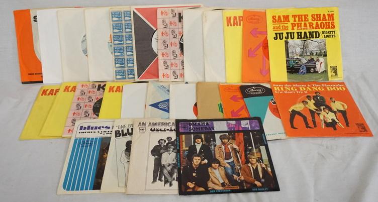 LOT OF 21 1960S AMERICAN 45S: LOT OF 21 1960S AMERICAN 45S INCLUDING; SAM THE SHAM & THE PHAROHS, OMAHA SOMEDAY, BLUES MAGOOS, AN AMERICAN MUSIC BAND, THE CRITTERS, THE KITCHEN CINQ, THE GANTS, THE NIGHTCRAWLERS, THE KNICKERBOCKER
