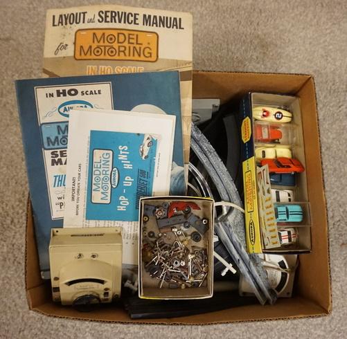 AURORA HO GAUGE SLOT CARS AND TRACK (1 of 4)