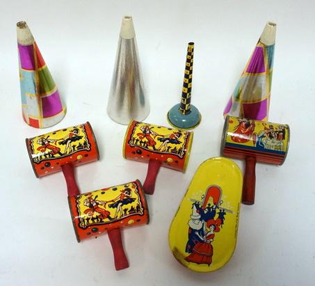 VINTAGE TIN NOISE MAKERS: VINTAGE TIN NOISE MAKERS, LOT OF 6 AND 3 CARDBOARD