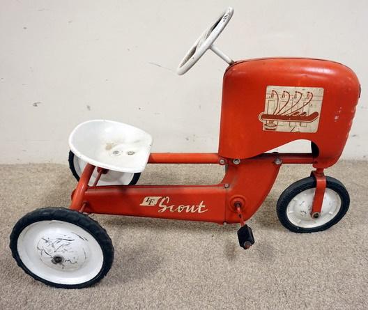 CHILDS PEDAL TRACTOR LF  SCOUT (1 of 3)
