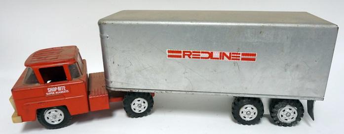 VINTAGE MARX LARGE SCALE TRACTOR AND TRAILER (1 of 5)