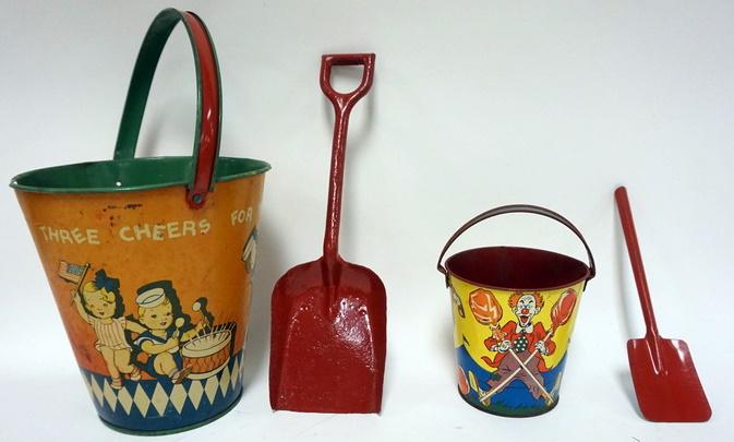 CHILDS TIN SAND BUCKET AND SHOVEL (1 of 4)