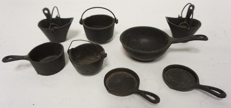 ASSORTMENT OF CAST IRON MINIATURE POTS, ETC. FOR STOVES (1 of 1)