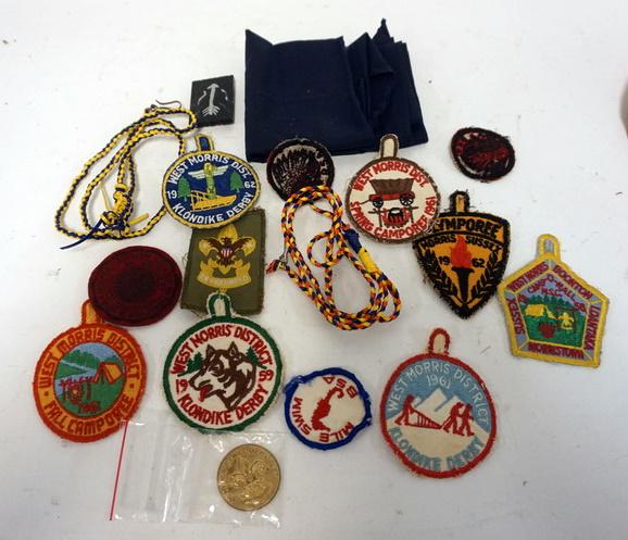 LOT OF BOY SCOUT PATCHES AND COIN: LOT OF BOY SCOUT PATCHES AND COIN