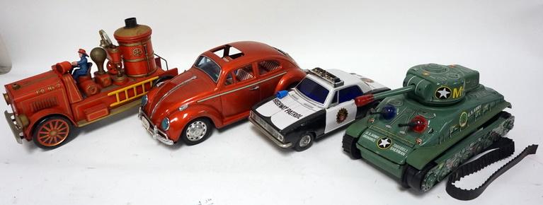 GROUP OF 4 VINTAGE  TIN BATTERY OPERATED TOYS (1 of 5)