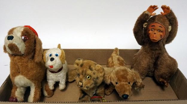 ASSORTMENT OF VINTAGE STUFFED ANIMALS, SOME WIND UP (1 of 1)