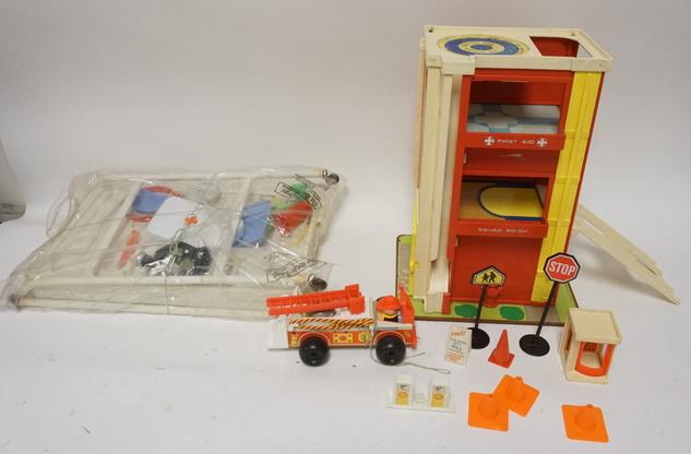 LOT OF FISHER PRICE, PLAYSKOOL, VINTAGE DR. NURSE SET (1 of 1)