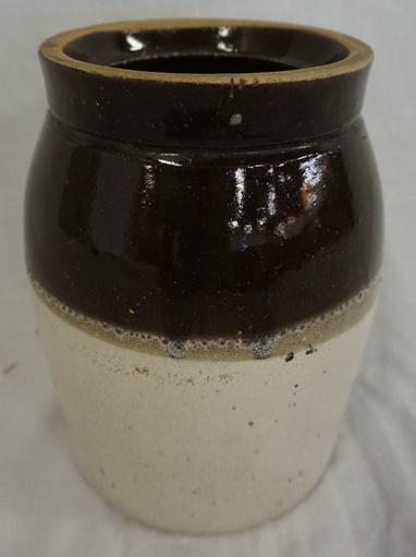 2 TONE STONEWARE CROCK: 2 TONE STONEWARE CROCK