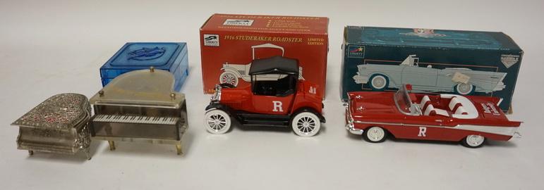 LOT OF 3 MUSIC BOXES & 2 BANKS (1 of 1)