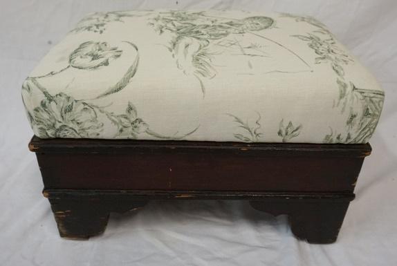 SMALL PRIMITIVE FOOT STOOL (1 of 1)