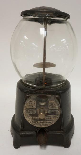 ANTIQUE STORE COUNTER BUBBLE GUM MACHINE: ANTIQUE STORE COUNTER BUBBLE GUM MACHINE, 12 1/2 IN HIGH, NO KEY OR BOTTOM PLATE