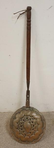 PIERCED & HAMMERED ANTIQUE BED WARMER: PIERCED & HAMMERED ANTIQUE BED WARMER, WROUGHT IRON & WOOD HANDLE