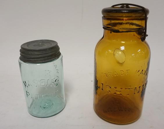 2 CANNING JARS AMBER LIGHTING & MASONS PATENT: 2 CANNING JARS AMBER LIGHTING & MASONS PATENT, TALLEST IS 8 IN