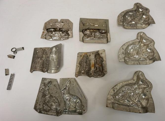 LOT OF CHOCOLATE MOLDS: LOT OF CHOCOLATE MOLDS, 2 RABBIT, 2 SANTAS, 1 CHICK W/CART, & 3 RABBIT HALF MOLDS, 1 SANTA IS MARKED JABORG BROTHERS, NEW YORK
