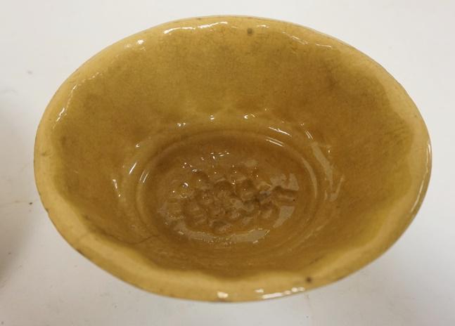 DEEP YELLOWARE MOLD-RABBIT: DEEP YELLOWARE MOLD-RABBIT, 9 3/8 IN X 6 IN X 4 5/8 IN HIGH