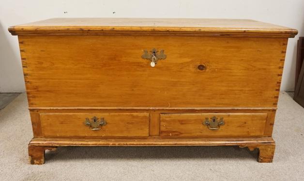 ANTIQUE DOVETAILED BLANKET CHEST: ANTIQUE DOVETAILED BLANKET CHEST W/2 DRAWERS, STRAP HANDLES & GLOVE BOX THAT HAS 2 INTERIOR DRAWERS