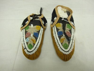 PR OF IROQUOIS BEADED MOCCASINS
