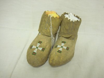PR OF SMALL SIOUX BEADED MOCCASINS
