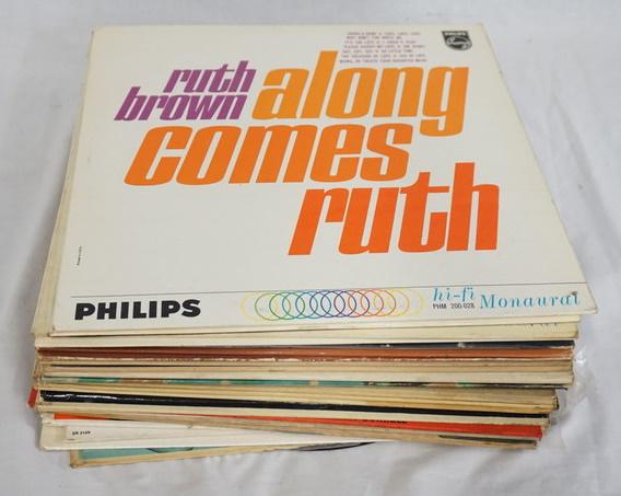 LOT OF 25 FEMALE VOCALIST ALBUMS (1 of 2)