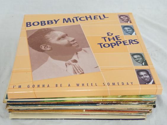 LOT OF 24 R & B ALBUMS PLUS 1 BOX SET W/ 2 CDS (1 of 4)