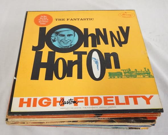 LOT OF 25 COUNTRY ALBUMS (1 of 5)