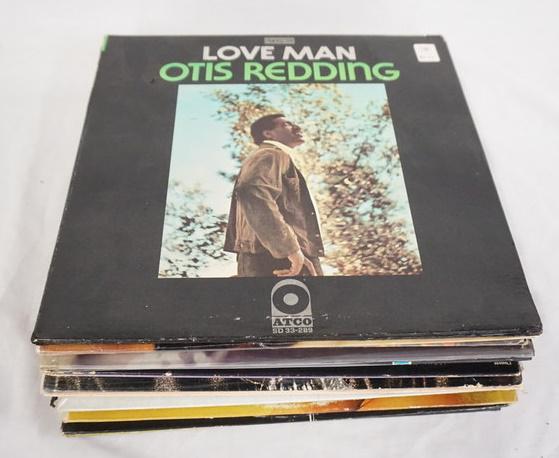 LOT OF 25 R & B ALBUMS: LOT OF 25 R & B ALBUMS; OTIS REDDING LOVE MAN, BRENTON WOOD OOGUM BOOGUM, SHUGGIE OTIS ON GUITAR, THE COASTERS ON BROADWAY, THE FLAMINGOS REQUESTFULLY YOURS, DEE DEE WARWICK, ISAAC HAYES HOT BUTTERED