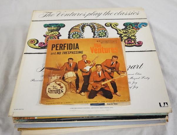 LOT OF 23 THE VENTURES ALBUMS & 2 45S (1 of 4)