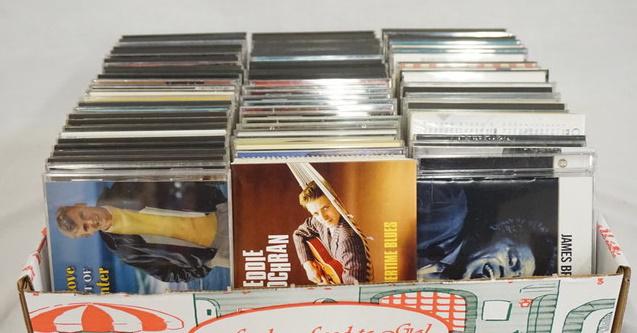 LOT OF CDS MOSTLY POP/ROCK/R & B (1 of 4)